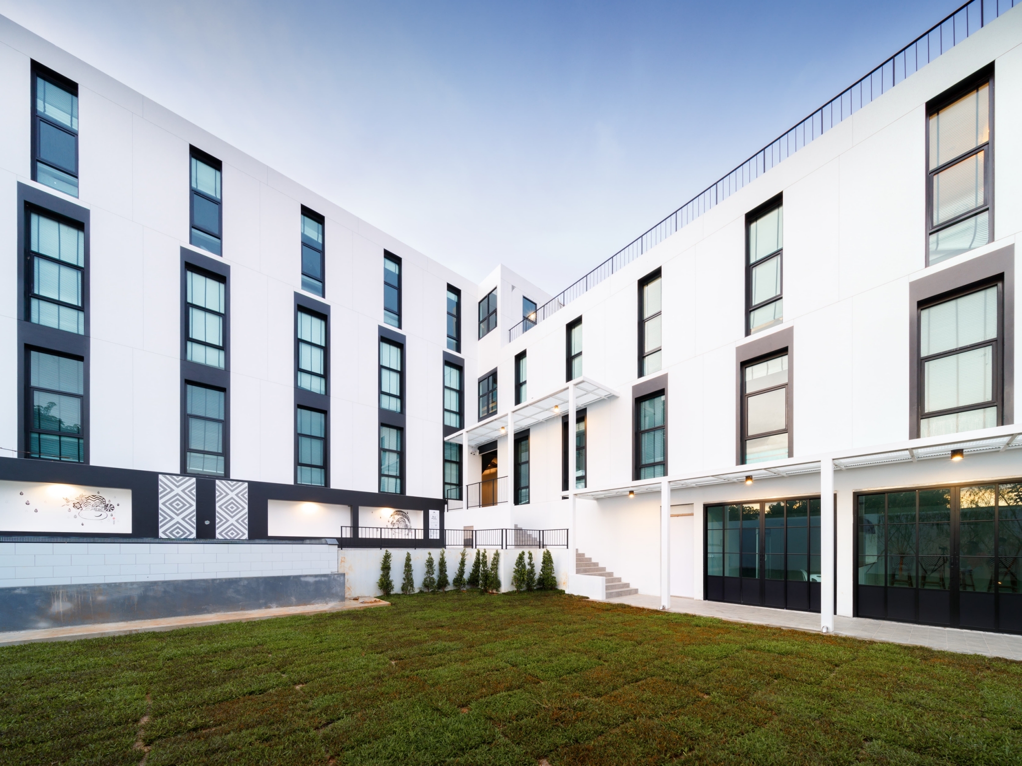 🌧️ Blu Monkey Hub & Hotel Ranong – A Creative Stay Inspired by “RAIN”